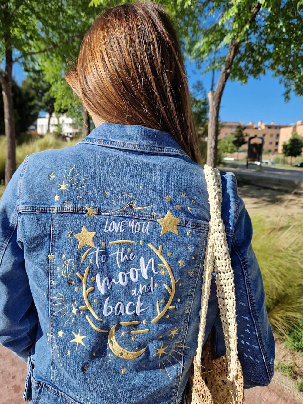 Cazadora de novia bordada - To the moon and back - Imagen 2